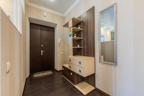 a hallway with a door and a dresser and a mirror at 2к квартира із видом на Хрещатик in Kyiv