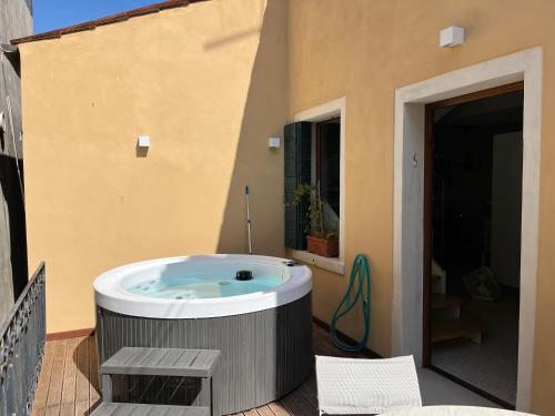 a hot tub on the balcony of a building at Palazzo Veneziano direct at the canal with roof terrace in Venice