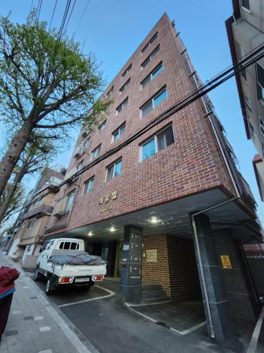 a building with a truck parked in front of it at Full option two-room, Exclusive use, mountain view, public transportation 5 minutes away in Seoul