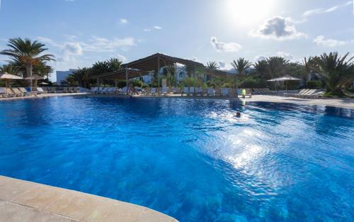 Seabel Rym Beach Djerbaの敷地内または近くにあるプール