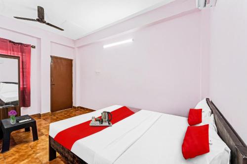 Ένα ή περισσότερα κρεβάτια σε δωμάτιο στο Hotel O Karapakkam, Chennai