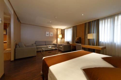 Postel nebo postele na pokoji v ubytování Eurohotel Castellón