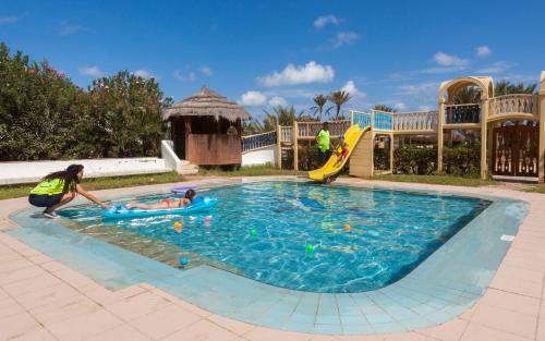 Seabel Rym Beach Djerbaの敷地内または近くにあるプール