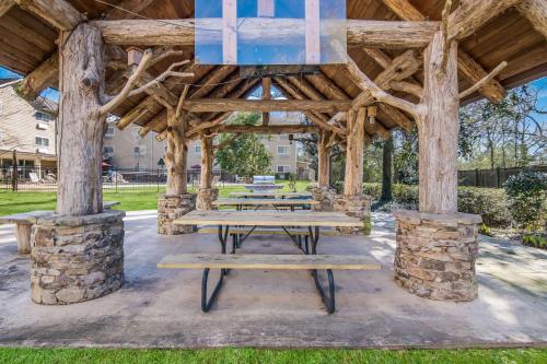 a group of picnic tables in a pavilion at MainStay Suites Columbus near Fort Benning in Columbus