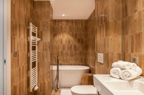 a bathroom with a toilet and a sink and a tub at Maison Carla Rosa Cannes in Cannes