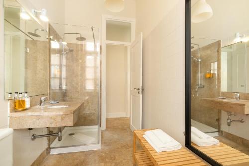 a bathroom with two sinks and a shower at Alcácer House in Alcácer do Sal