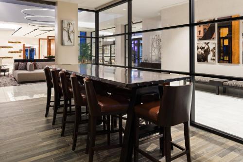 a dining room with a long table and chairs at Baton Rouge Marriott in Baton Rouge