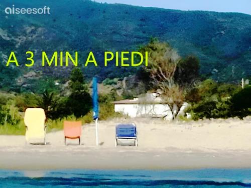 three chairs on a beach with the words a min a pitch at VILLALoddo2 sud Tertenia in Tertenìa
