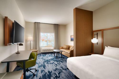 a hotel room with a bed and a desk at Fairfield by Marriott Inn & Suites Laurel in Laurel