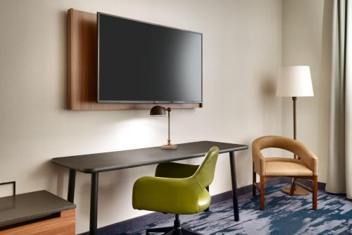 TV a/nebo společenská místnost v ubytování Fairfield by Marriott Inn & Suites Laurel