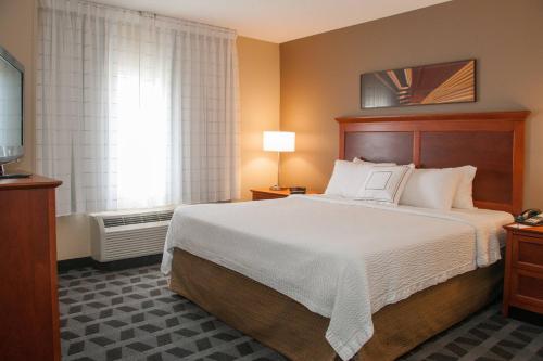 a hotel room with a bed and a television at TownePlace Suites by Marriott Colorado Springs South in Colorado Springs