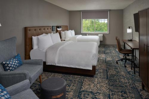 Postel nebo postele na pokoji v ubytování Four Points by Sheraton Chicago Schaumburg