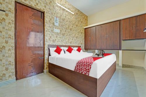 En eller flere senger på et rom på Hotel Everest Grand