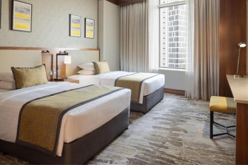Ένα ή περισσότερα κρεβάτια σε δωμάτιο στο Marriott Executive Apartments Kuwait City
