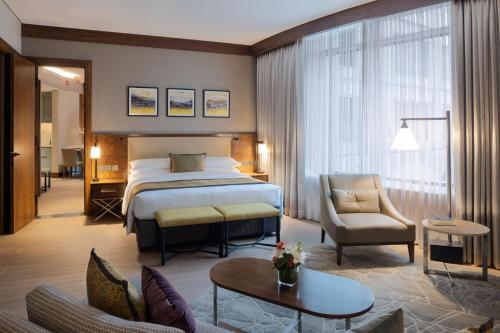Ένα ή περισσότερα κρεβάτια σε δωμάτιο στο Marriott Executive Apartments Kuwait City