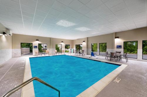 a pool with blue water in a building at Four Points by Sheraton Charlotte - Lake Norman in Huntersville