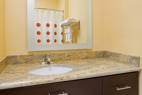 Gambar di galeri bagi TownePlace Suites by Marriott Dallas Bedford di Bedford