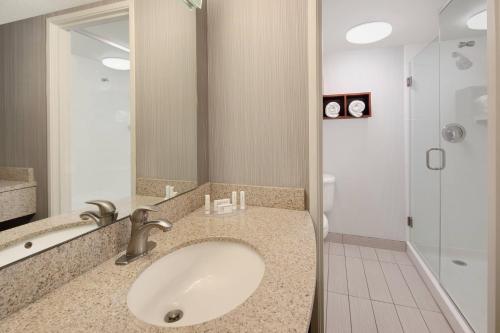 a bathroom with a sink and a shower at Courtyard Cleveland Beachwood in Beachwood