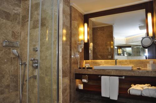 Ένα μπάνιο στο Ikbal Thermal Hotel & Spa Afyon