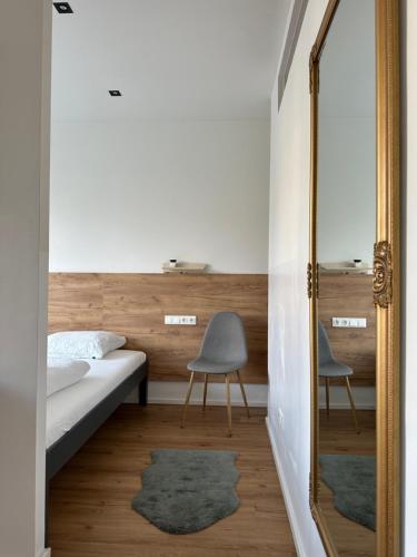 Кровать или кровати в номере Lion`s Rooms n Apartments