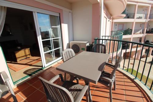 Luz Casas - St James 116, 2Bed/2Bath, Air Con, Shared Pool, Sea View
