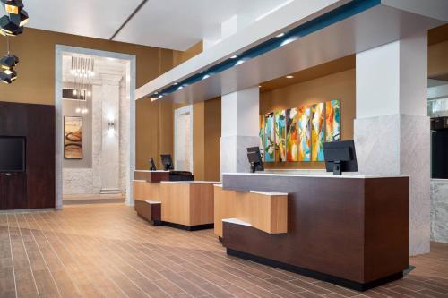a lobby of a hospital with a reception desk at Courtyard Seattle Downtown / Pioneer Square in Seattle
