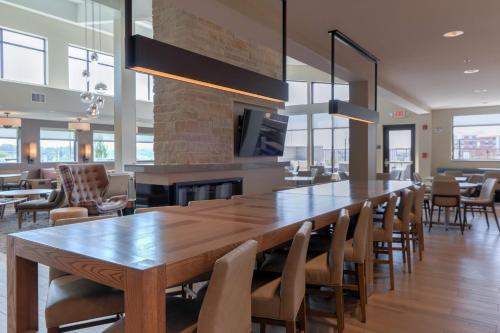 a large dining room with a long table and chairs at Residence Inn by Marriott Pigeon Forge in Pigeon Forge