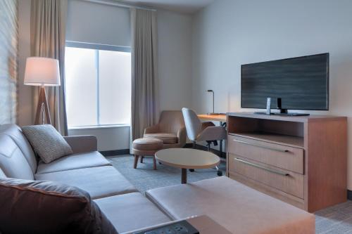 a living room with a couch and a tv at Residence Inn by Marriott Pigeon Forge in Pigeon Forge