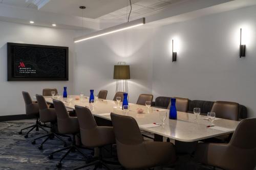a conference room with a long table and chairs at Falls Church Marriott Fairview Park in Falls Church