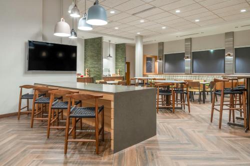 Телевизор и/или развлекательный центр в Fairfield by Marriott Inn & Suites Kansas City North, Gladstone