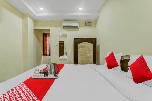 a hotel room with a bed with a red blanket at OYO Flagship Govind Guest House in Gorakhpur
