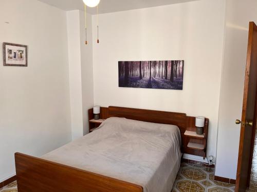a bedroom with a bed and a painting on the wall at Casa Rural Josep in Ador