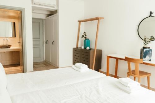 Postel nebo postele na pokoji v ubytování Astro Palace Hotel & Suites