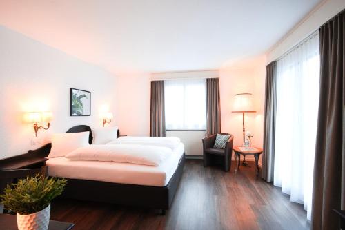 Postel nebo postele na pokoji v ubytování Hotel Alpenhof