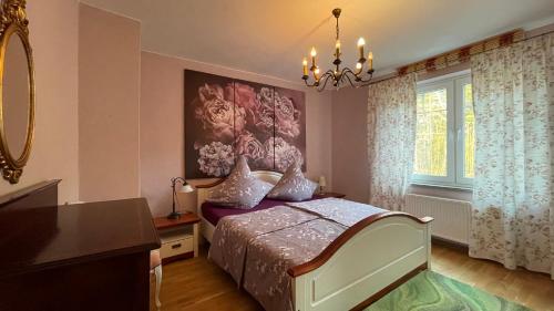 a bedroom with a bed and a mirror at Ferienwohnung Magdalena in Königs Wusterhausen