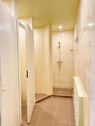 a bathroom with a shower with a glass door at Apgyvendinimo įstaiga KORNEALITA in Zarasai