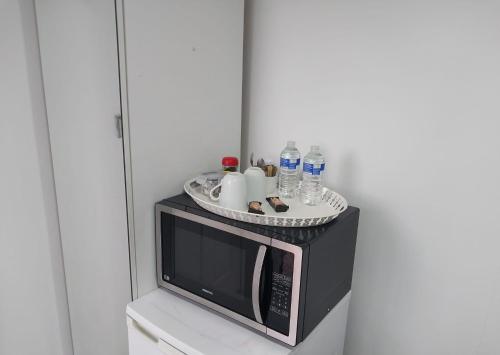 a microwave with a tray on top of it at Dream Ensuite Rooms in Birmingham