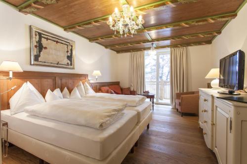 Postel nebo postele na pokoji v ubytování Theresa Wellness-Genießer-Hotel