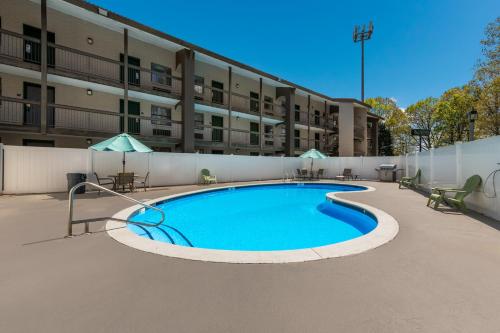 Quality Inn & Suites Airport Image