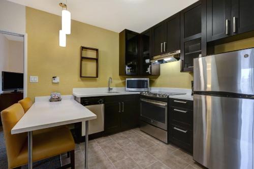 Una cocina o cocineta en Residence Inn by Marriott Pullman