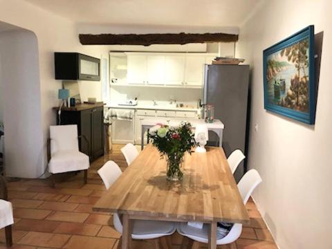 Nhà bếp/bếp nhỏ tại Maison de village avec vue