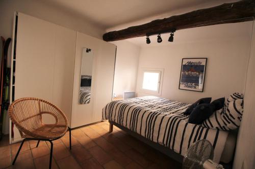 Giường trong phòng chung tại Maison de village avec vue
