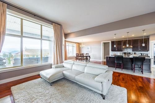 Kelowna Spacious 2 Bedroom House – Photos 3