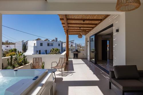 A balcony or terrace at Isla Luxury Apartments - Private Hot tub - 100m from beach