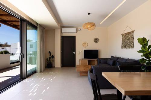 Isla Luxury Apartments - Private Hot tub - 100m from beach
