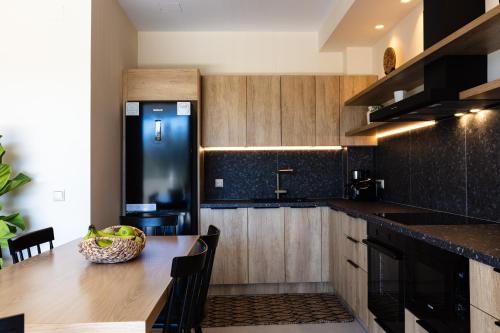 Isla Luxury Apartments - Private Hot tub - 100m from beach
