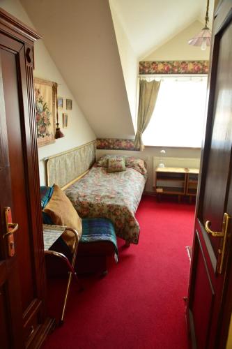 a small bedroom with two beds and a window at Pensjonat B&B Nad Rudawą in Krakow