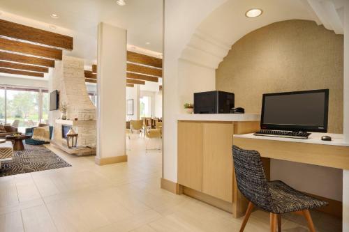 a home office with a desk with a computer on it at Residence Inn by Marriott Phoenix Chandler/South in Chandler