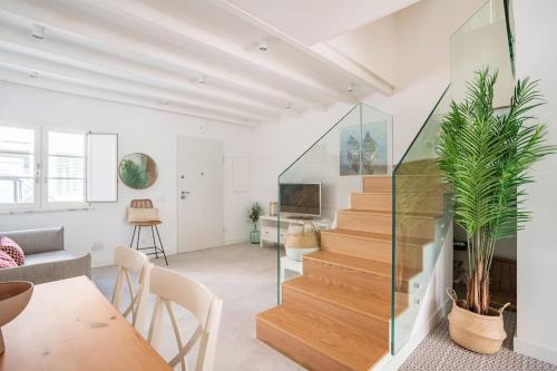 a living room with a staircase and a table at Casa Nova do Levante, perto do Mar in Olhão