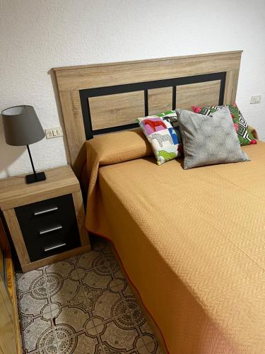 a bedroom with a bed and a table with a lamp at Apartamento en primera linea de playa con vistas in Puerto de Mazarrón